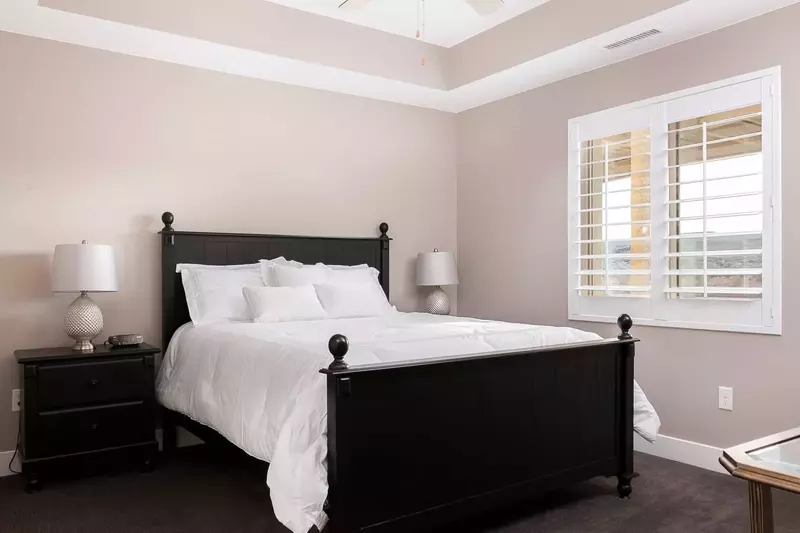 Master Bedroom 2 - Queen Bed