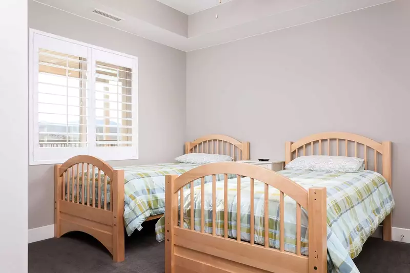 Master Bedroom 3 -2 Twin Beds