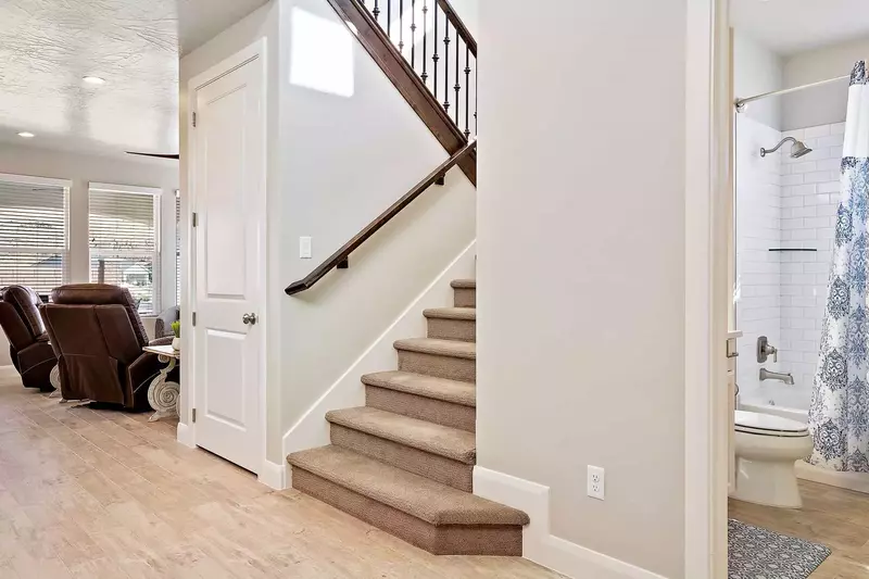 Entryway/Stairs
