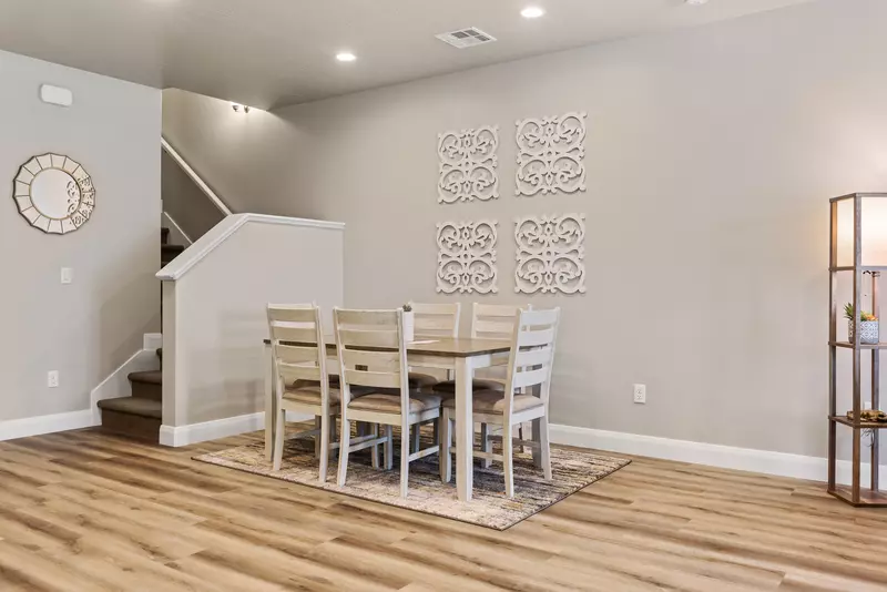 Dining Area with Seating for 6