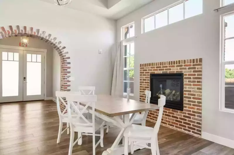 Dining Room/Fireplace