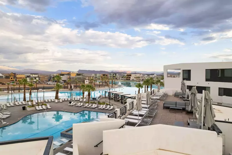 Desert Color Resort Pool