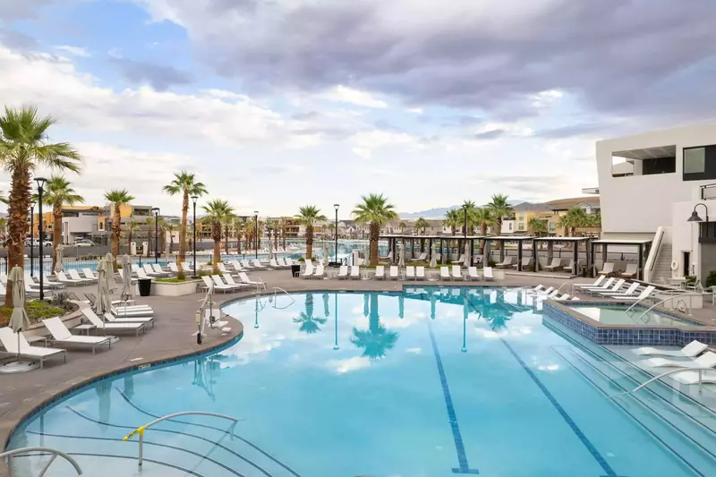 Desert Color Resort Pool (2)