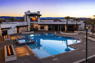 Desert Color resort swimming pool in St. George