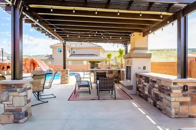 zion poolhouse patio