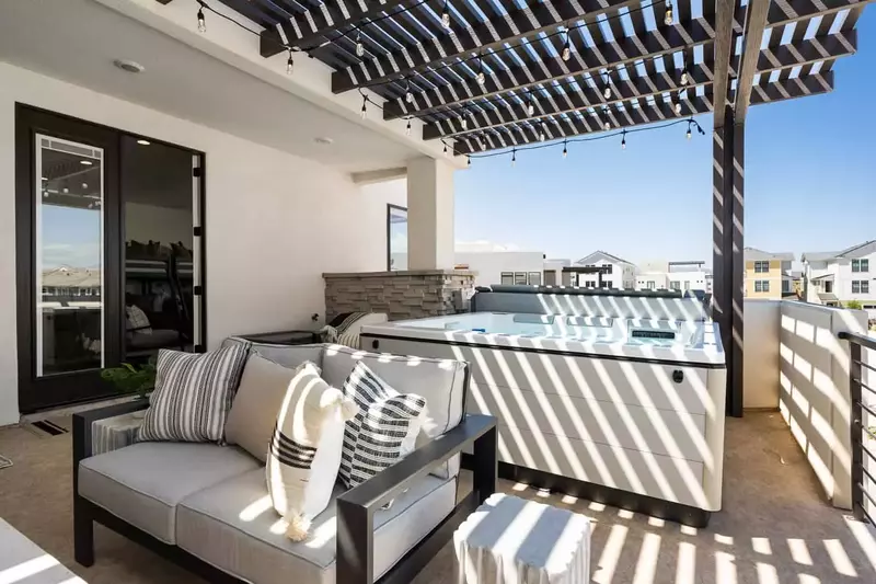 Balcony patio furniture / Firetable / Hot tub