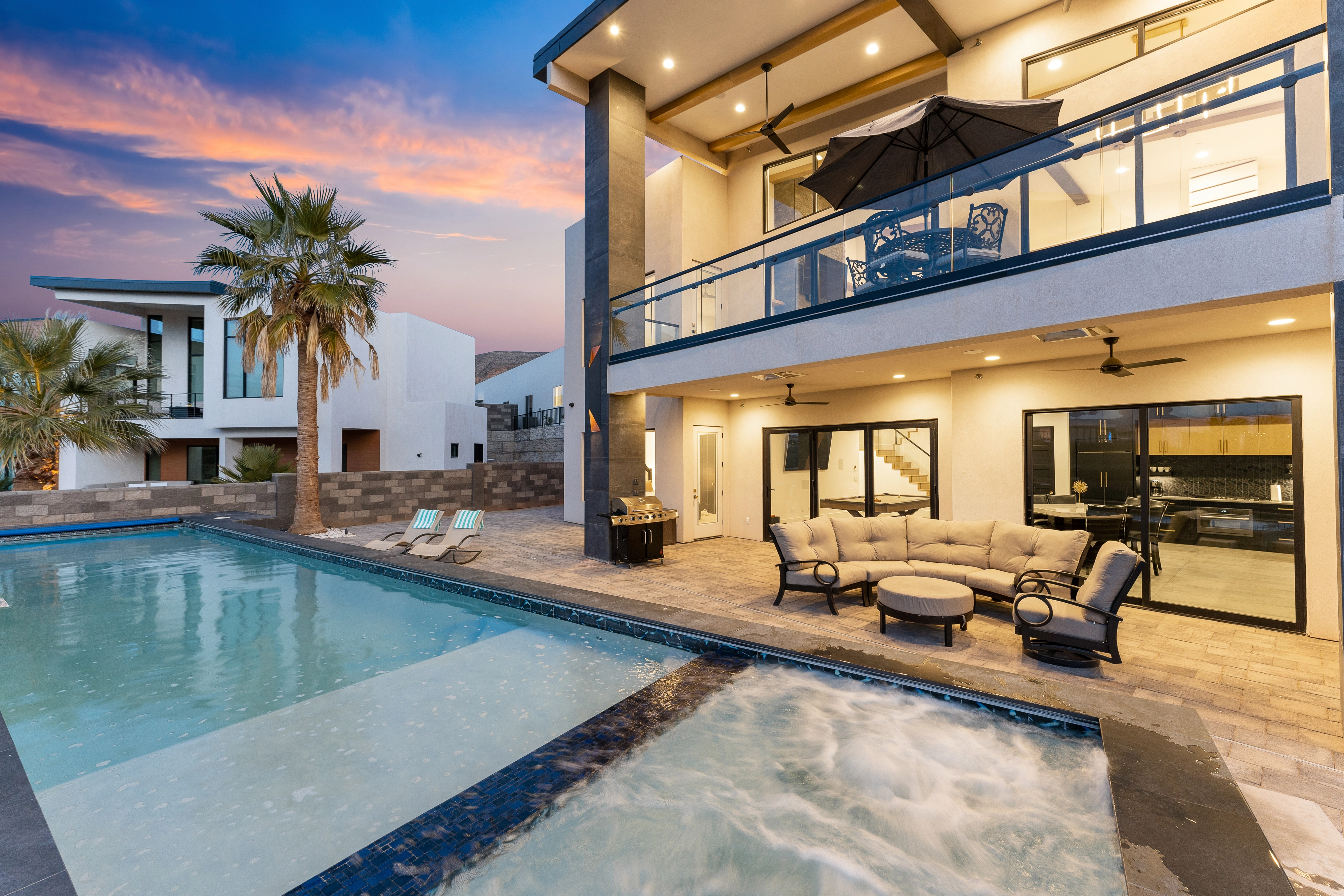 swimming pool and. hot tub at vacation rental