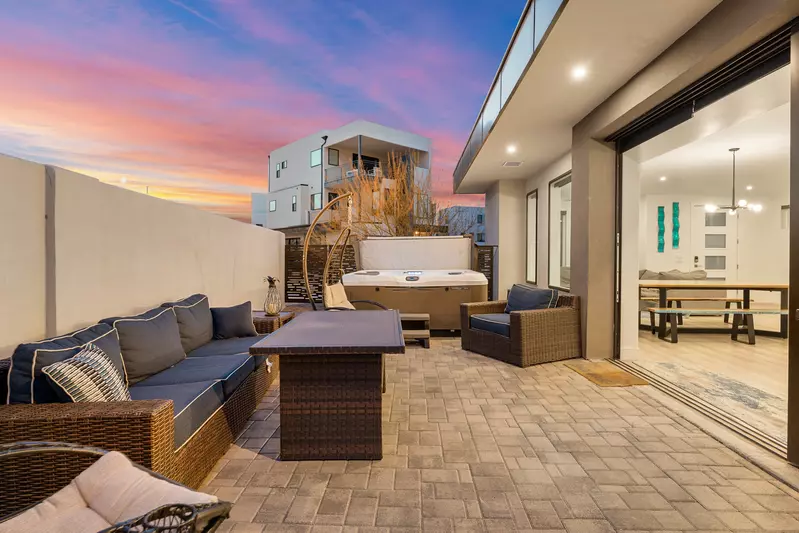 Private Out Door Patio and Hot Tub