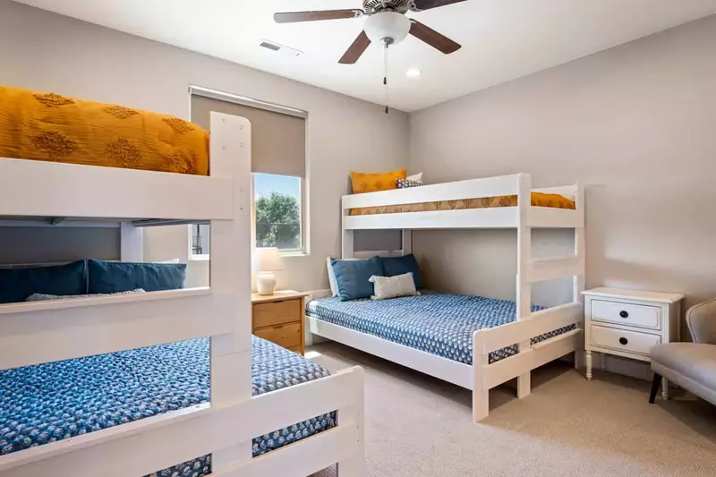 2 Twin/Full Bunk Beds