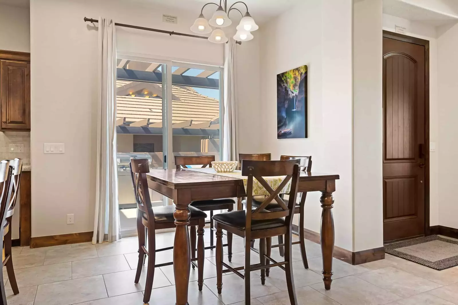Dining area with seating for 4