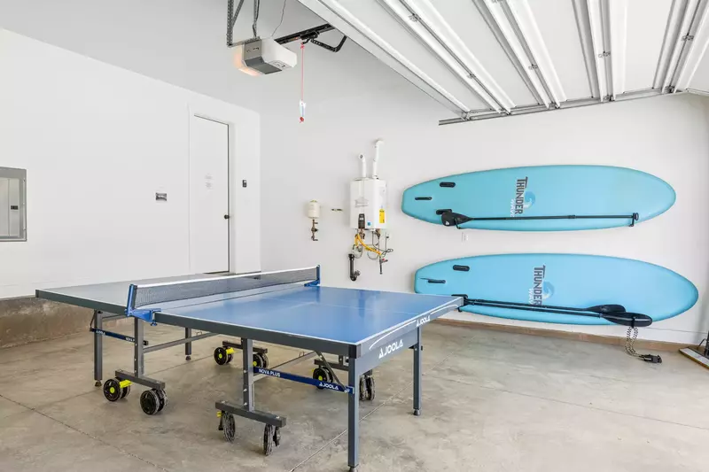 Garage - 2 Paddleboards & Ping Pong Table