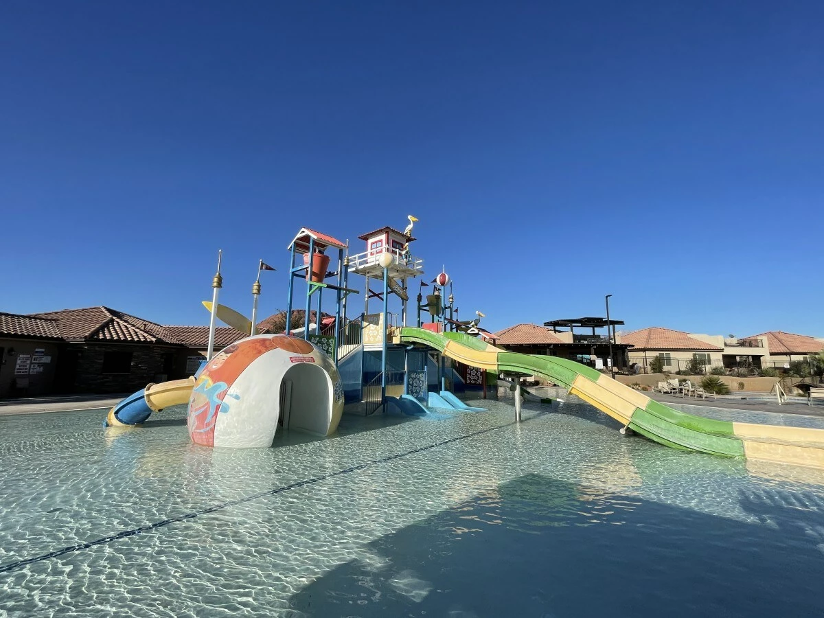Community Waterpark, Slide