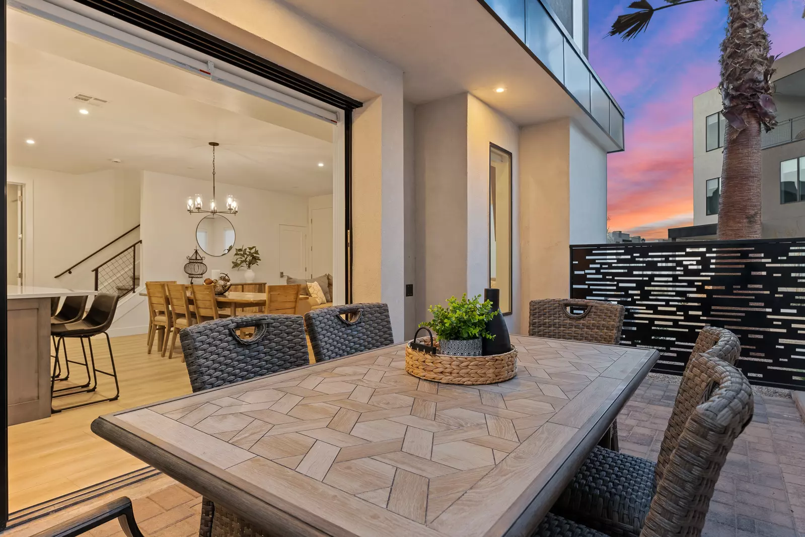Outdoor Dining Area, Panoramic Sliding doors