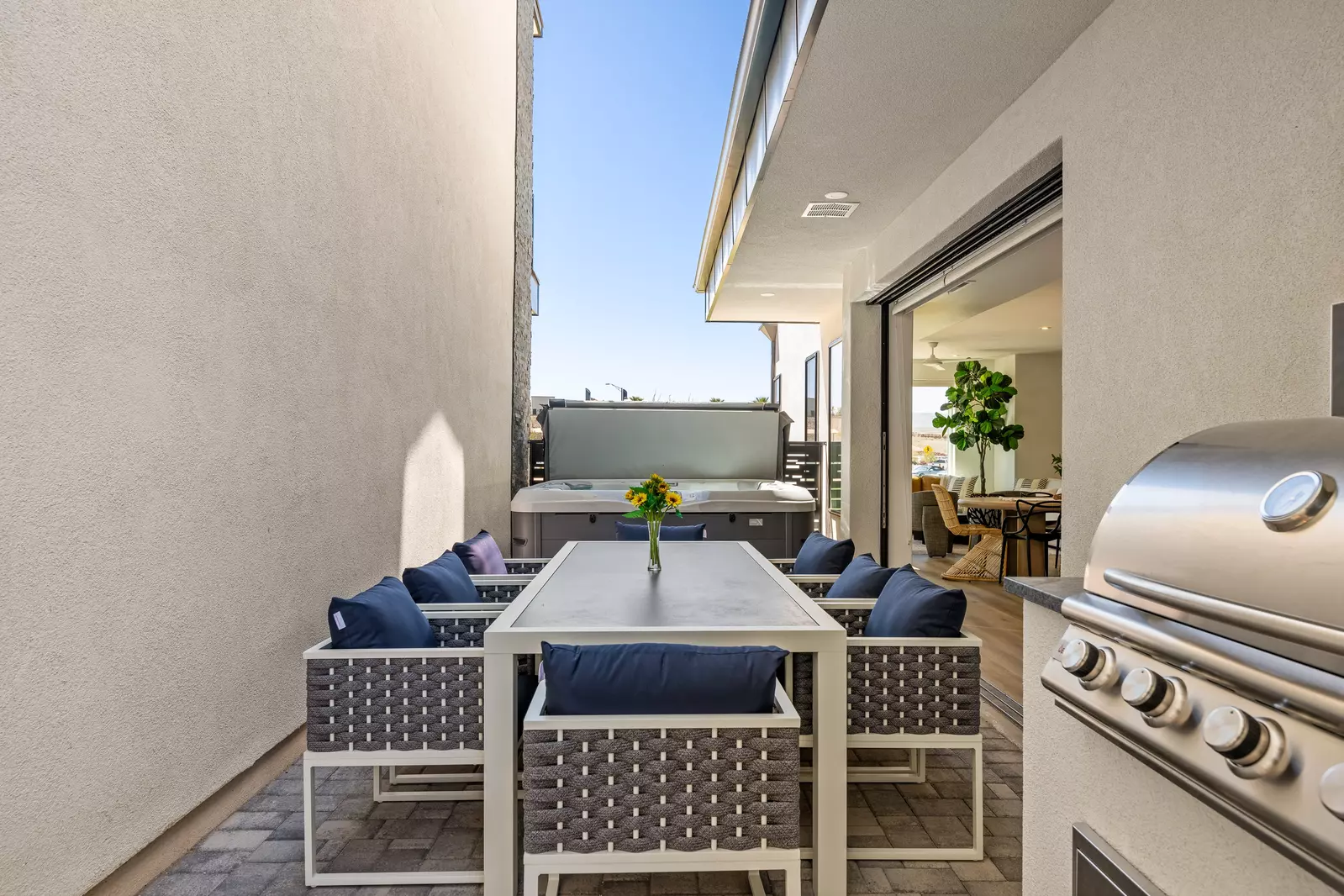 Outdoor Patio - Hot Tub