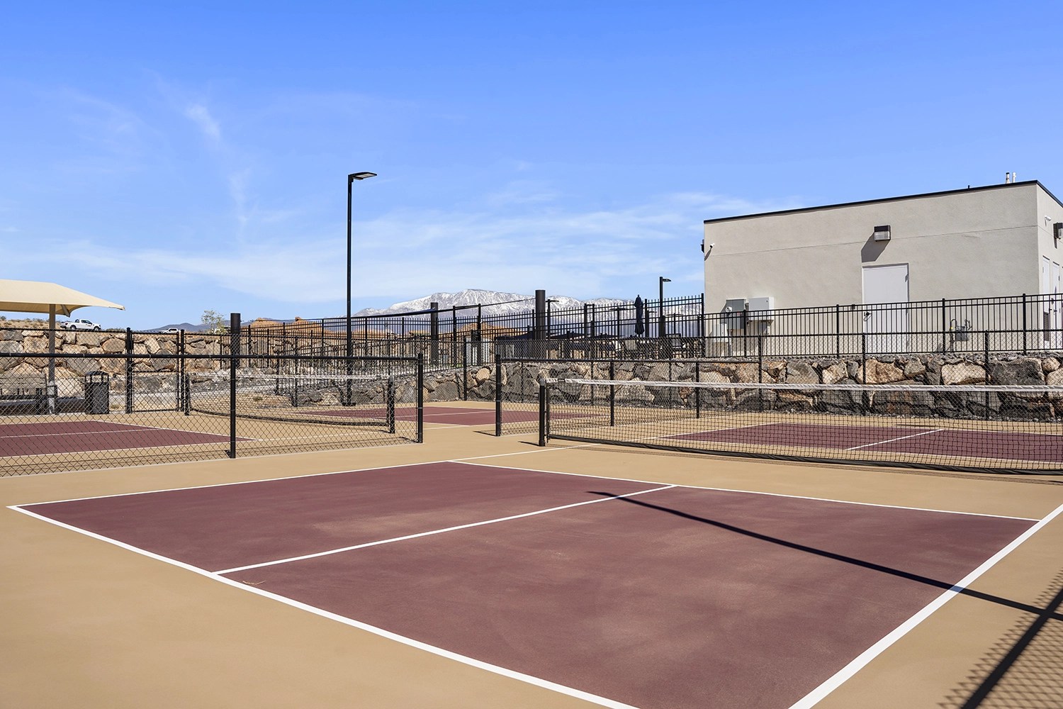 pickeball courts