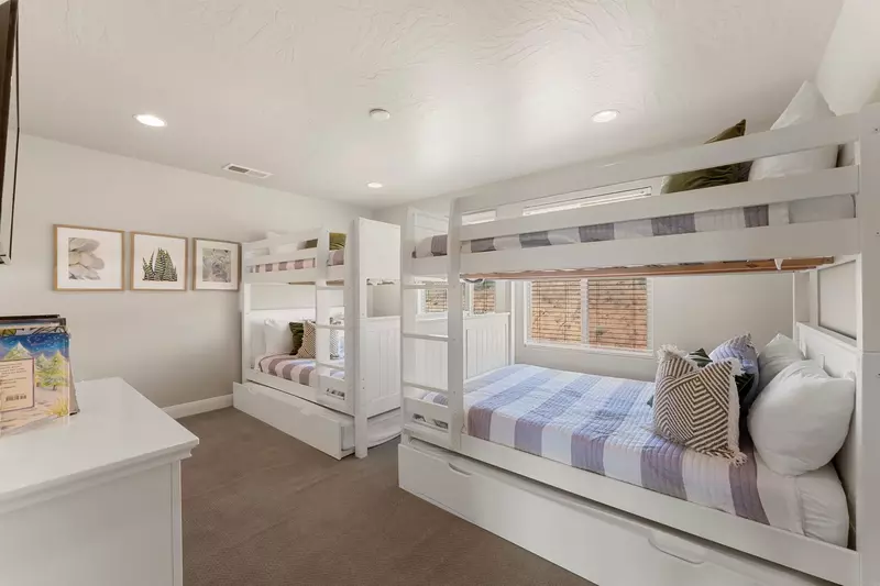 2 Full/Full Beds + 2 Twin Trundles