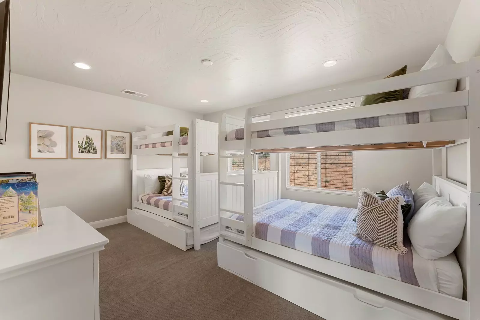 2 Full/Full Beds + 2 Twin Trundles