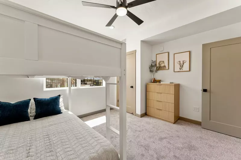 Queen/Queen Bunk Bedroom