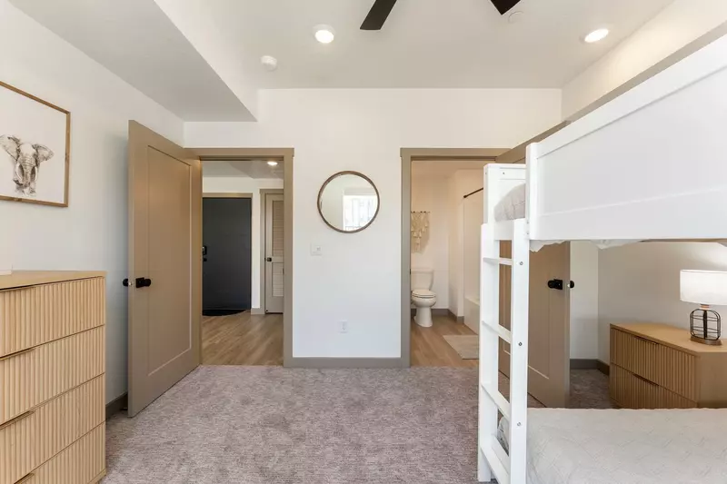 Queen/Queen Bunk Bedroom