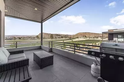 bloomington-villa-patio