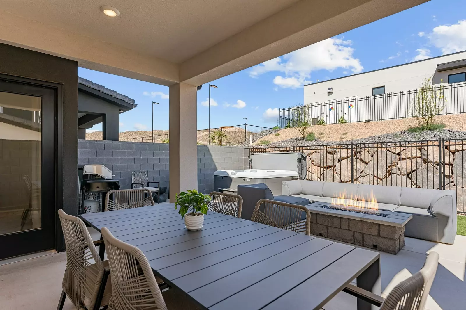 Outdoor Dinning