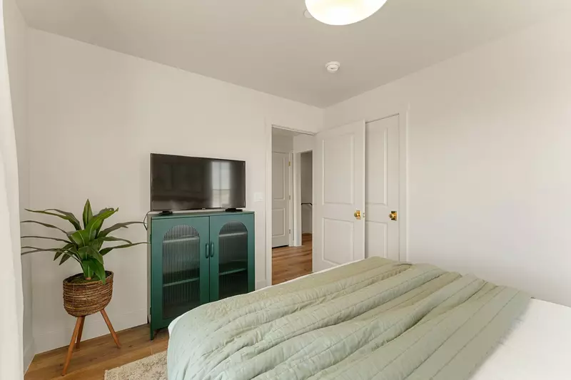 Queen Bedroom