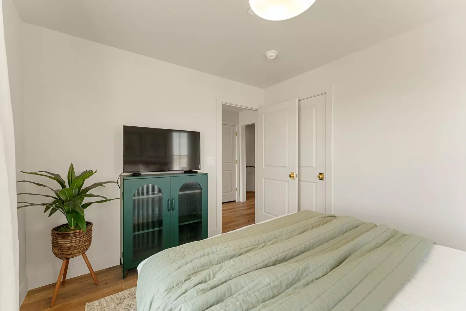 Queen Bedroom