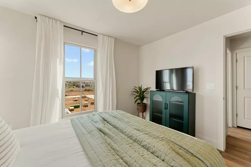 Queen Bedroom