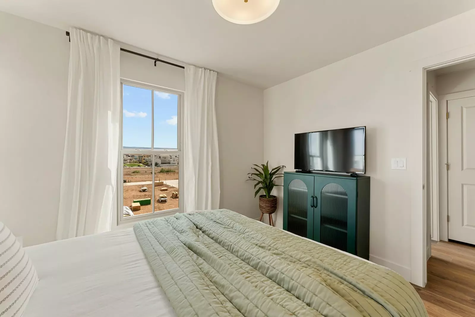 Queen Bedroom