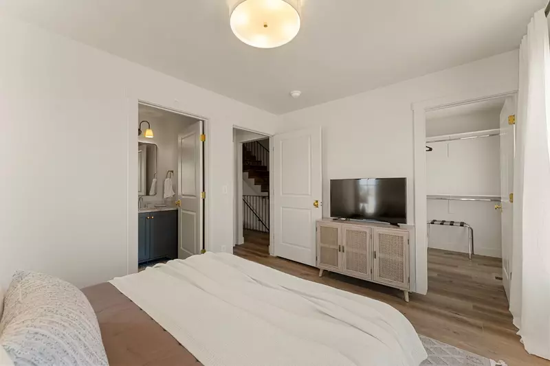Queen Bedroom