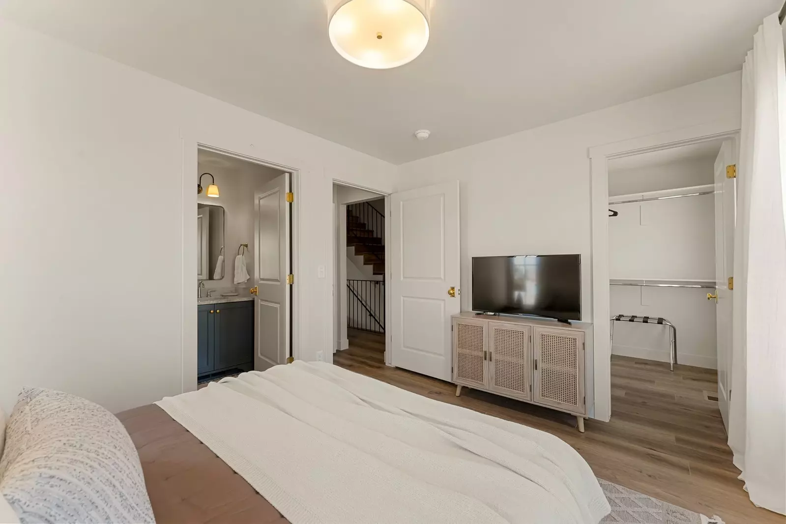 Queen Bedroom