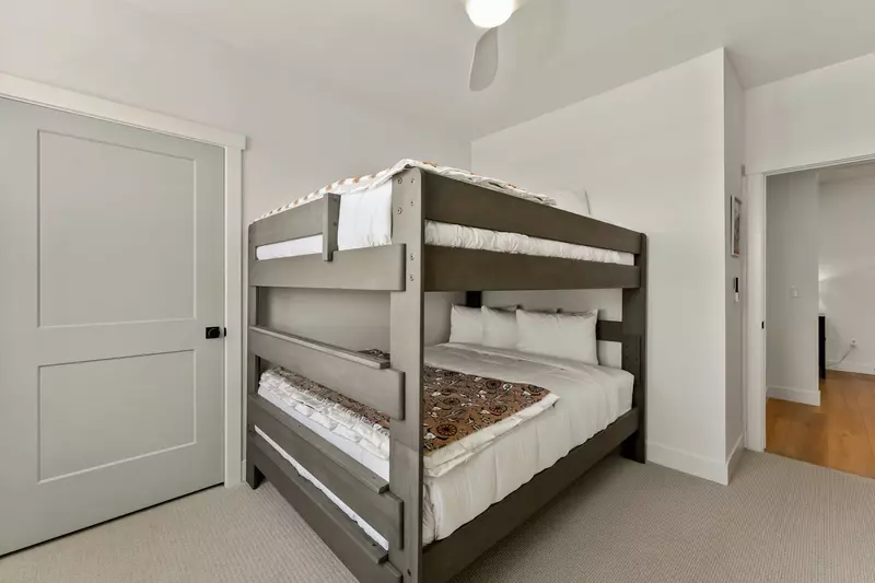 Queen/Queen Bunk Room