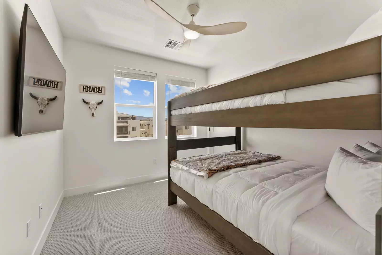 Queen/Queen Bunk Room