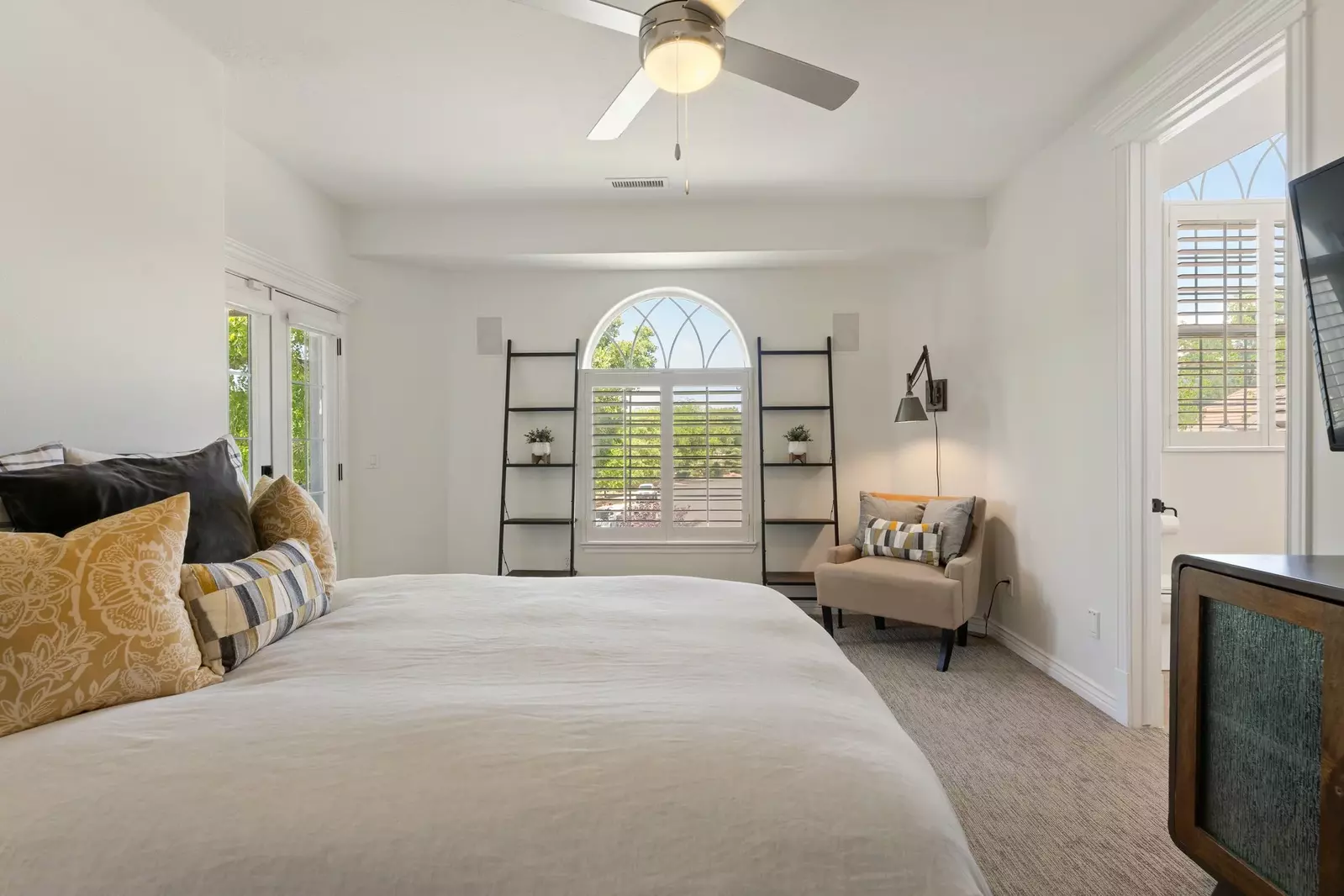 Queen Bedroom