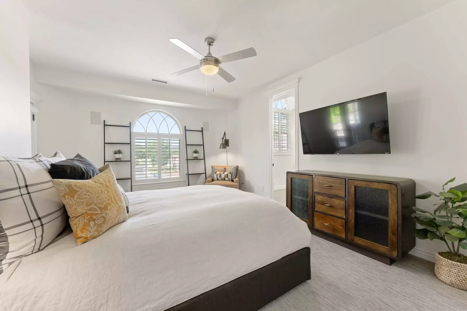 Queen Bedroom