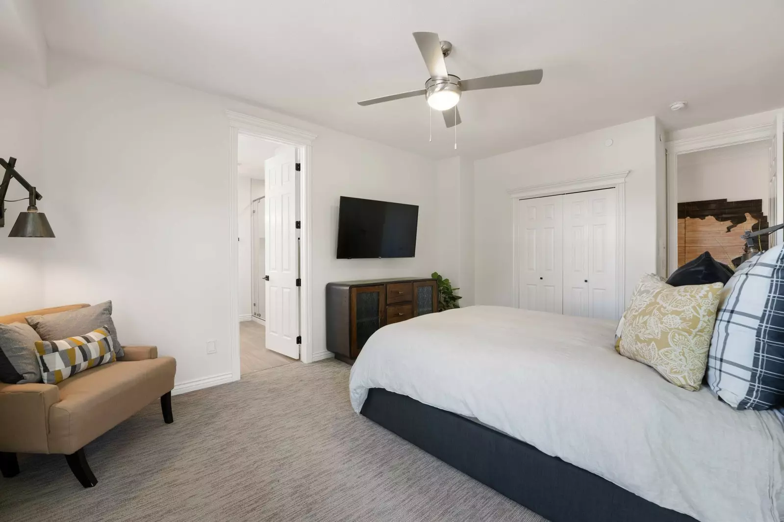 Queen Bedroom