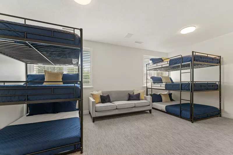 2 Double/Double/Double Bunk Beds