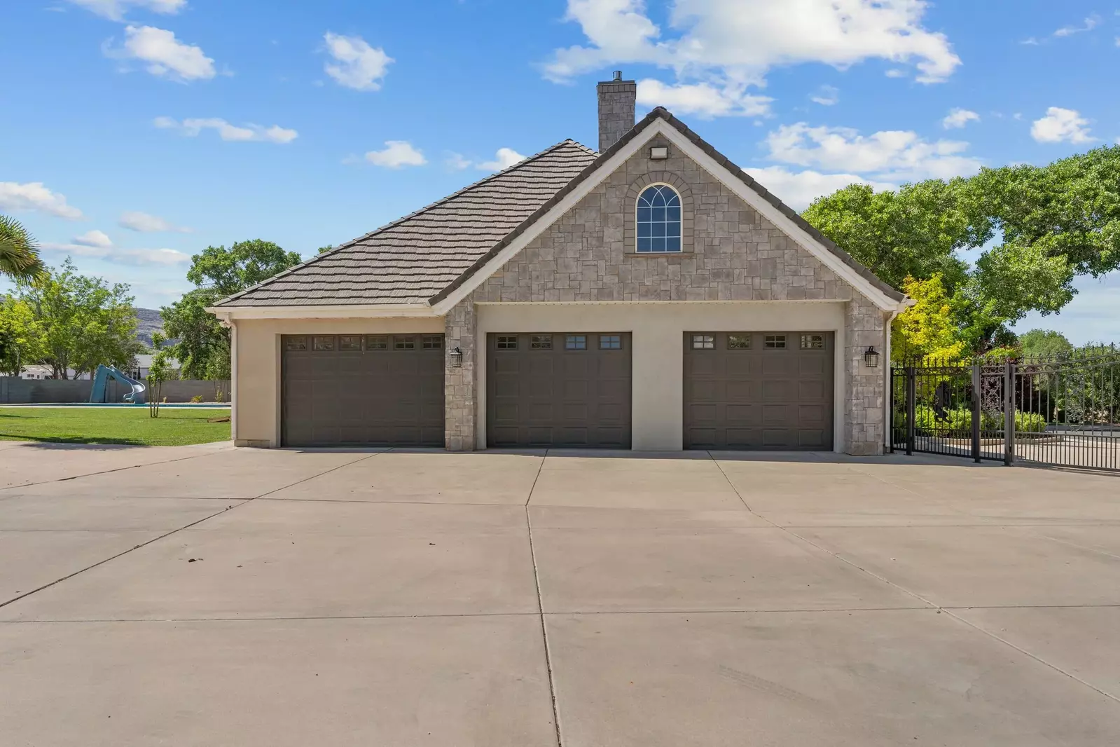 3 Car Garage