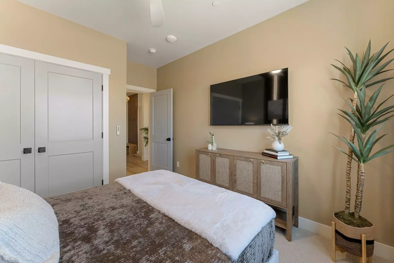 Queen Bedroom