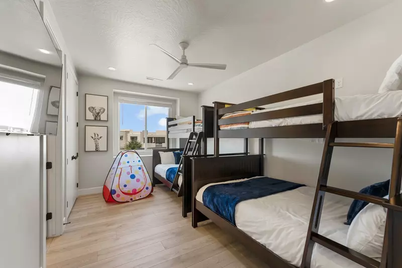 2 Twin/Double Bunks