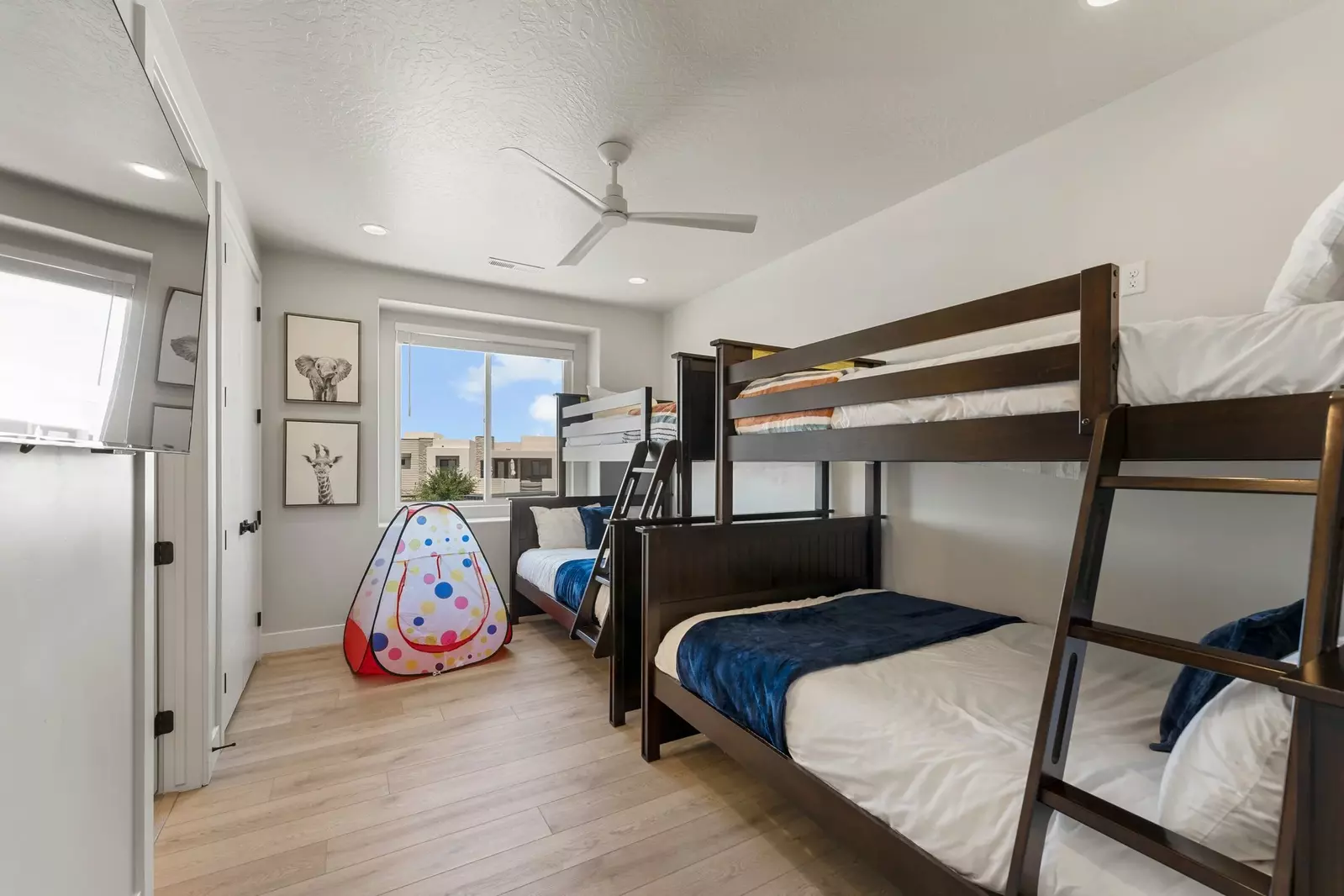2 Twin/Double Bunks