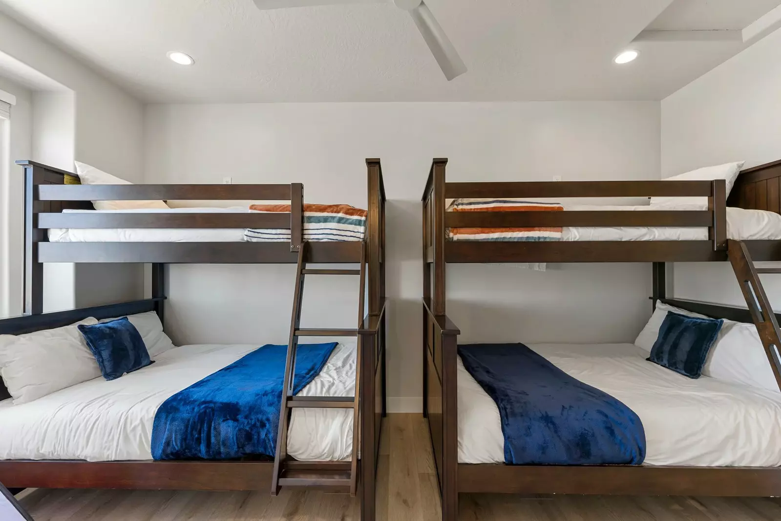 2 Twin/Double Bunks
