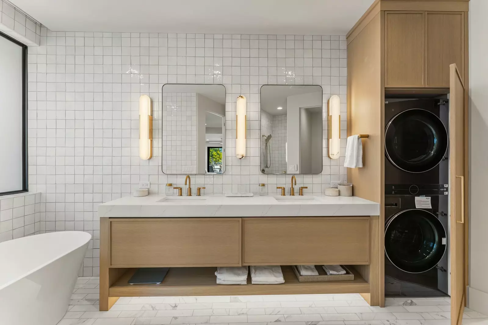 Casita Master Bathroom with Washer and Dryer