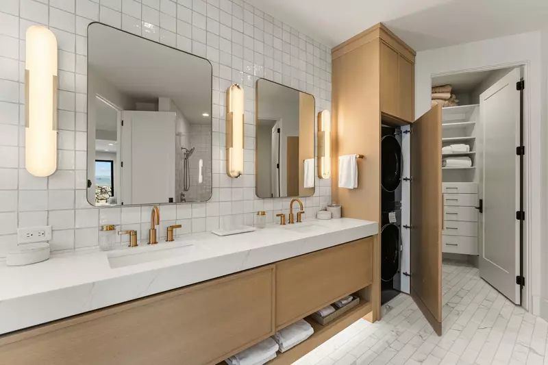 Casita Master Bathroom with Washer and Dryer