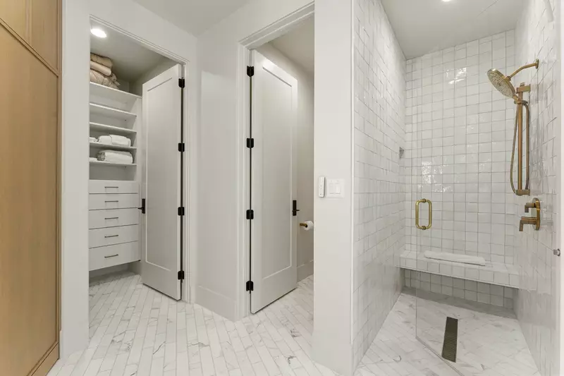 Casita Master Bathroom with Washer and Dryer