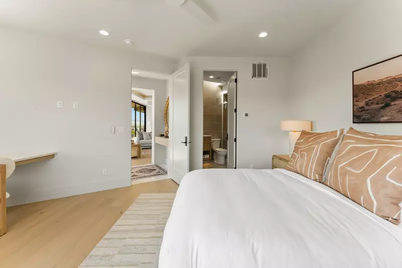 Queen Bedroom