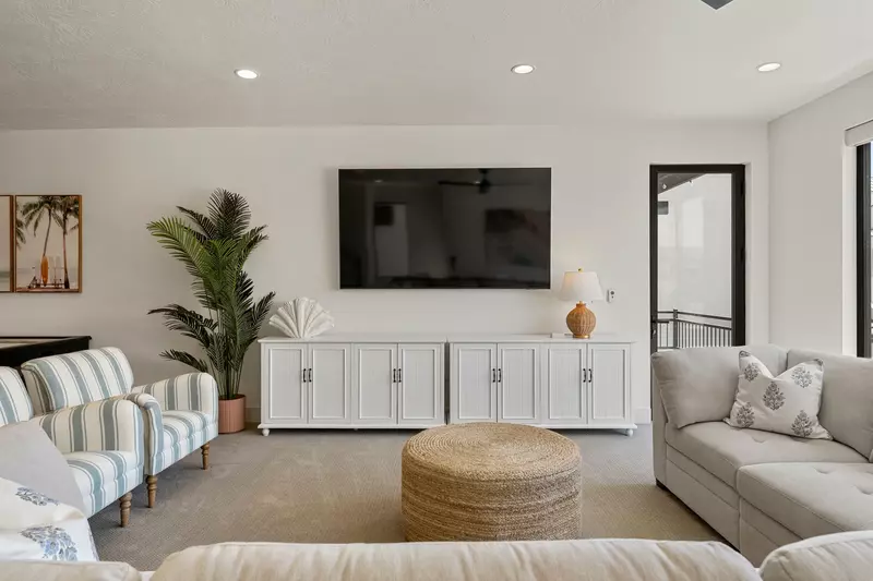 2nd Floor Family Room
