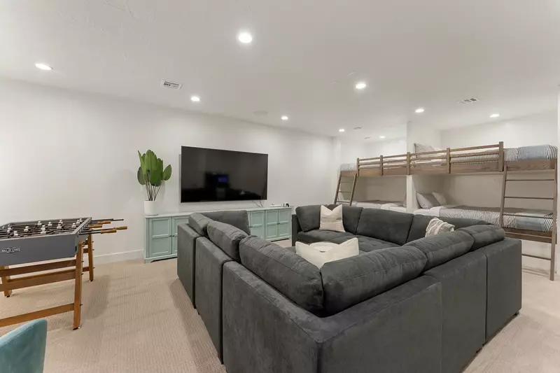 2 Queen/Queen Bunk Beds + Trundle/ Game Room