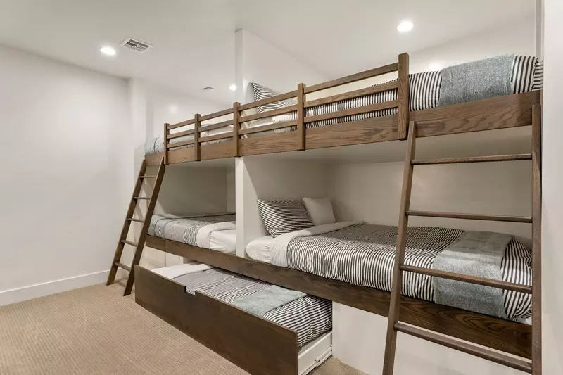 2 Queen/Queen Bunk Beds + Trundle/ Game Room