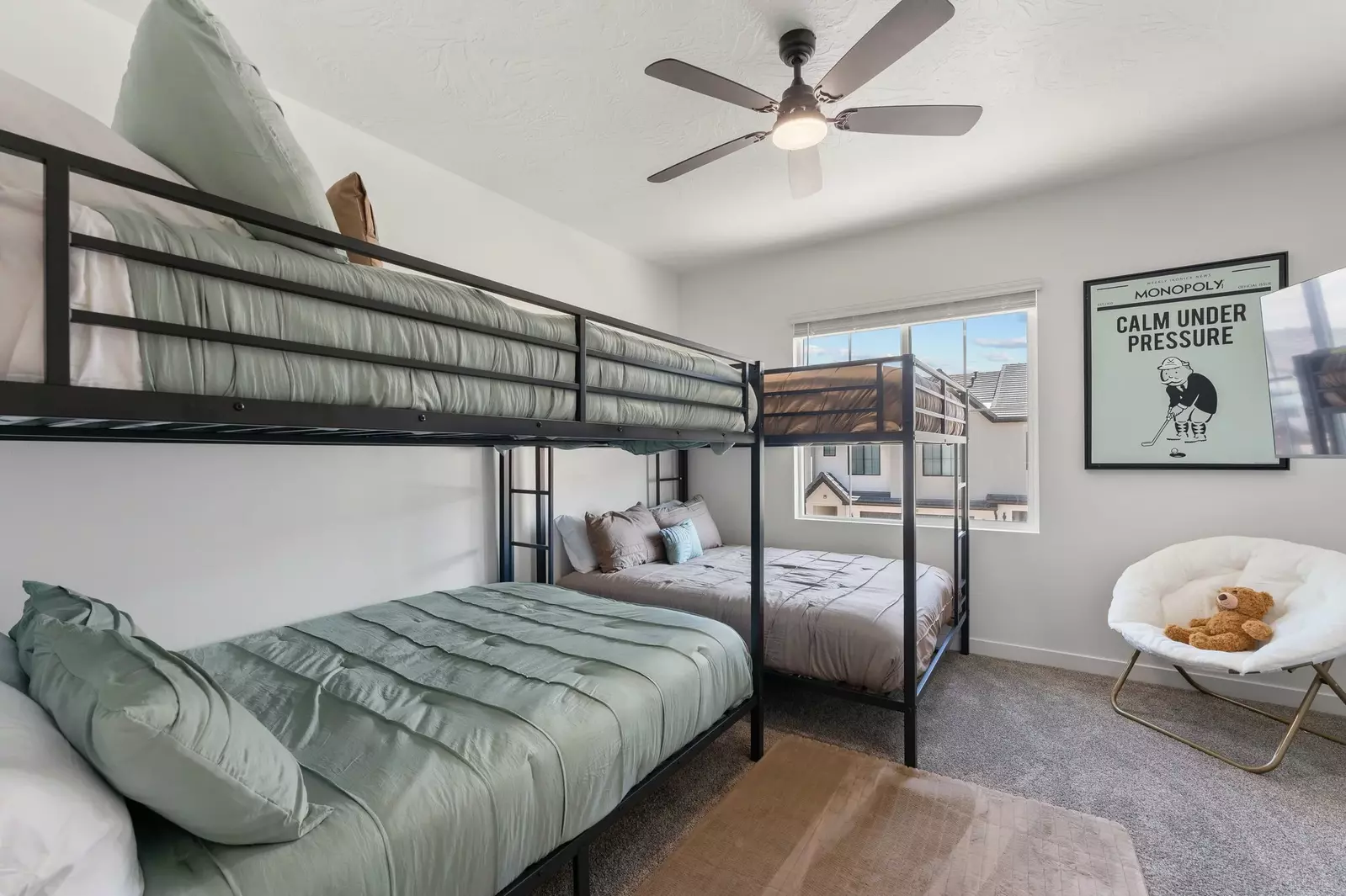 2 Queen/Queen Bunk Beds
